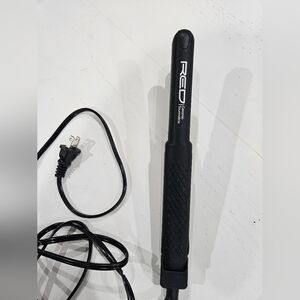 Red Brand, Ceramic Tourmaline flat iron. EUC